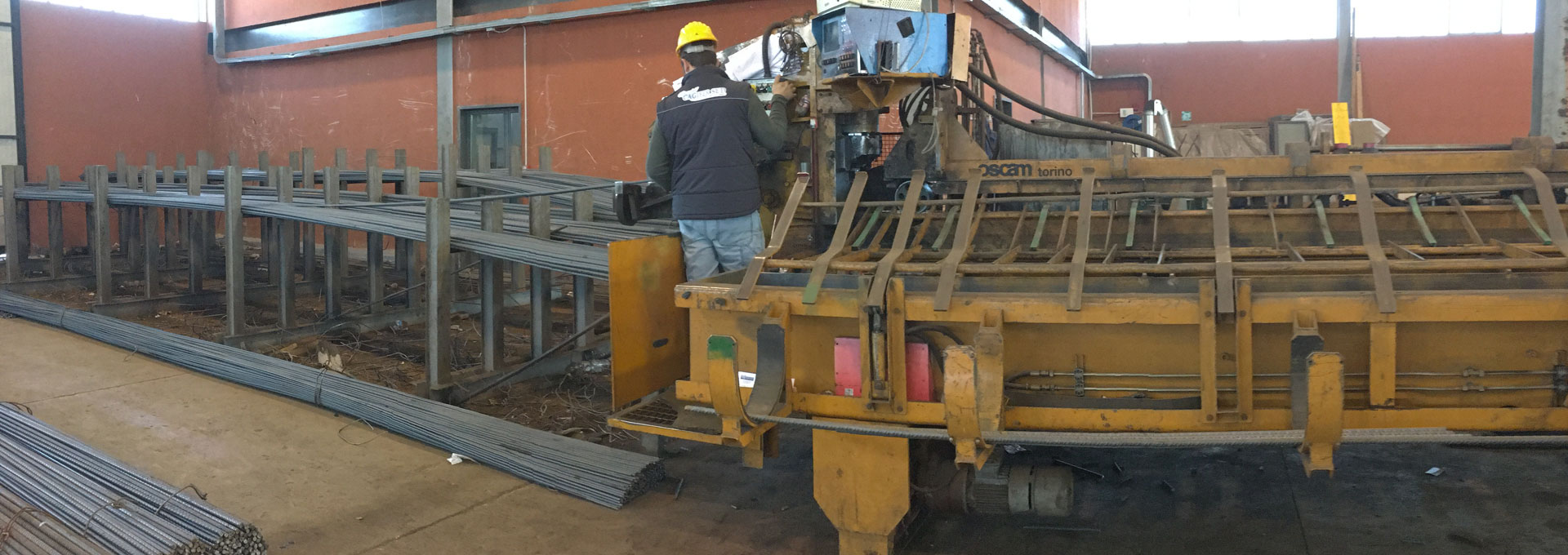 Lavorazione del ferro nello stabilimento Cagifer Sud